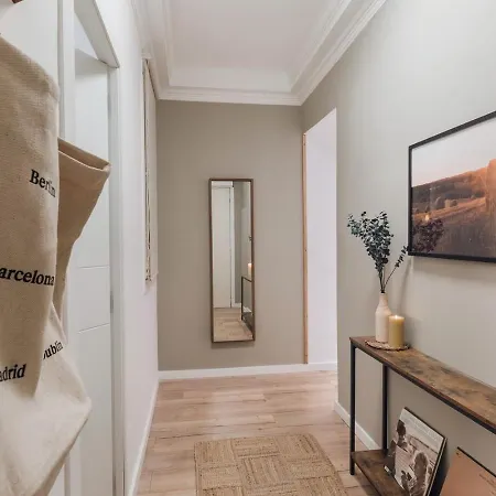 Senes - 2 Bedrooms In Eixample Esquerra * Барселона